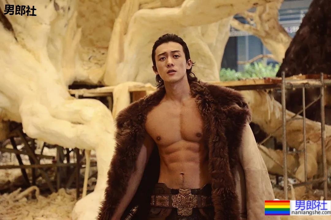 肌肉渣男戚成钢火了!189CM某音长腿男神早期视频被扒,这身子绝了…… - 51虹马 肌肉渣男戚成钢火了!189CM某音长腿男神早期视频被扒,这身子绝了…… - 51虹马