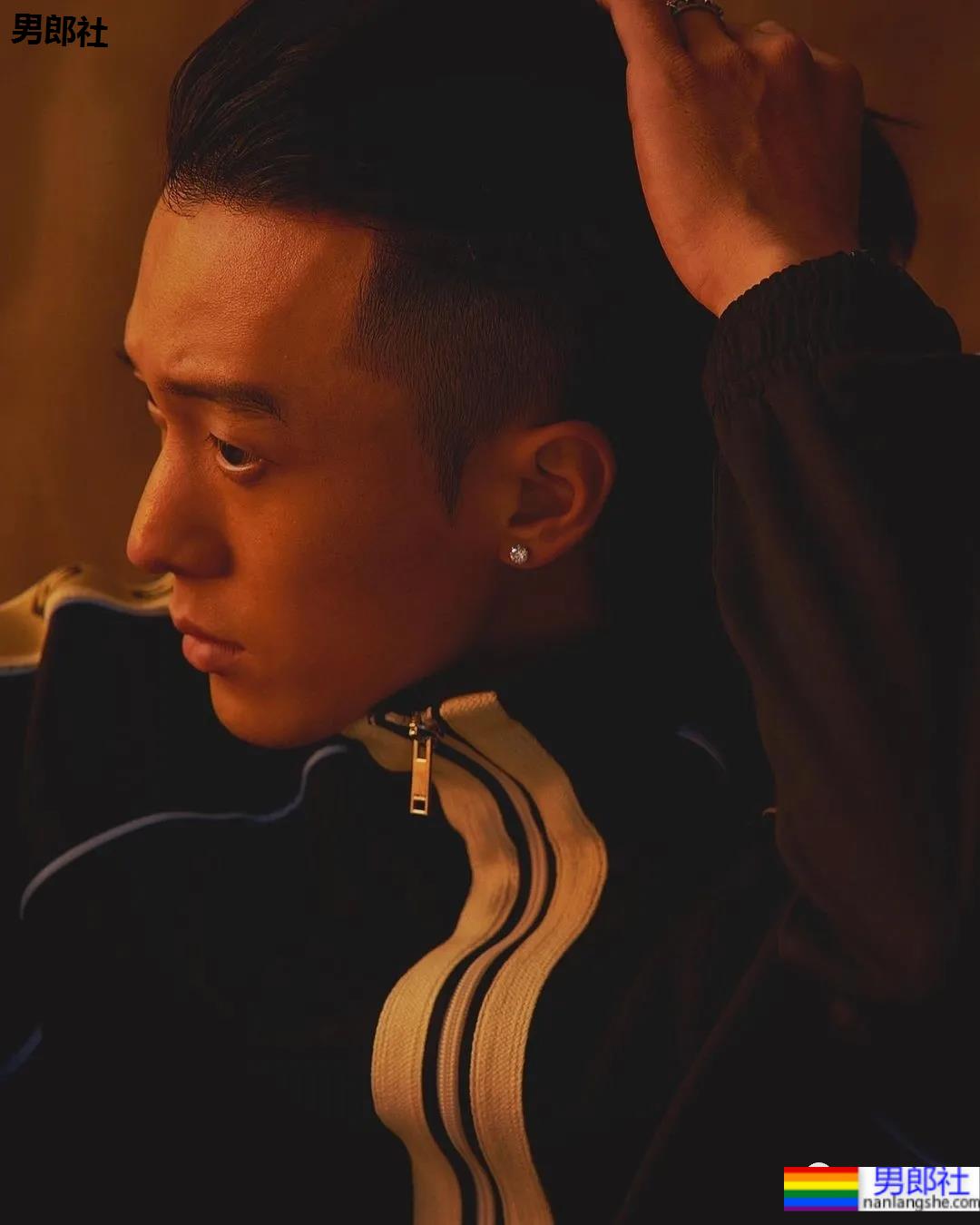 肌肉渣男戚成钢火了!189CM某音长腿男神早期视频被扒,这身子绝了…… - 51虹马 肌肉渣男戚成钢火了!189CM某音长腿男神早期视频被扒,这身子绝了…… - 51虹马