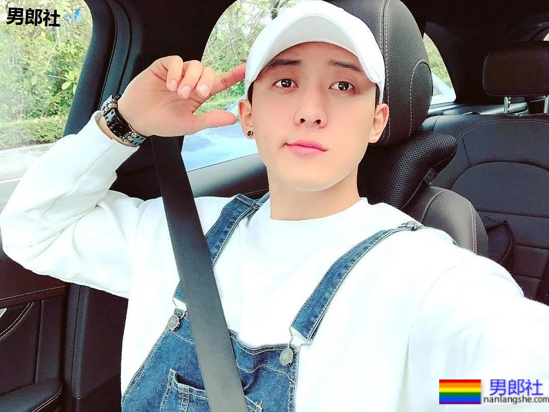 肌肉渣男戚成钢火了!189CM某音长腿男神早期视频被扒,这身子绝了…… - 51虹马 肌肉渣男戚成钢火了!189CM某音长腿男神早期视频被扒,这身子绝了…… - 51虹马