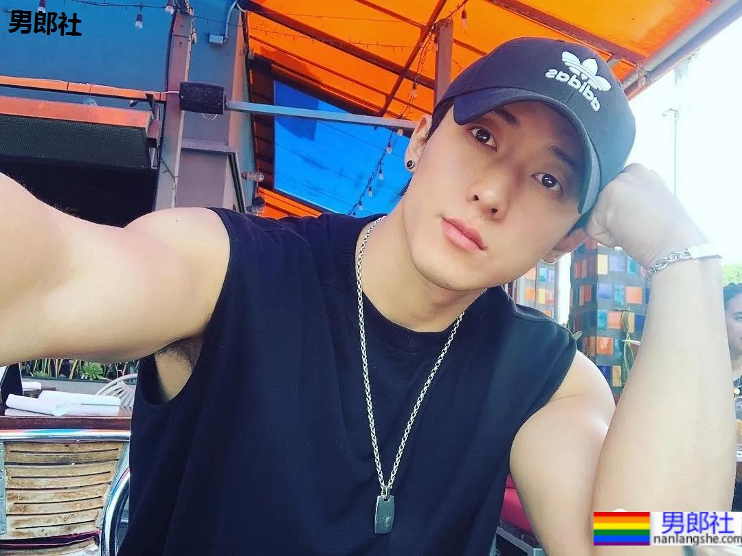 肌肉渣男戚成钢火了!189CM某音长腿男神早期视频被扒,这身子绝了…… - 51虹马 肌肉渣男戚成钢火了!189CM某音长腿男神早期视频被扒,这身子绝了…… - 51虹马