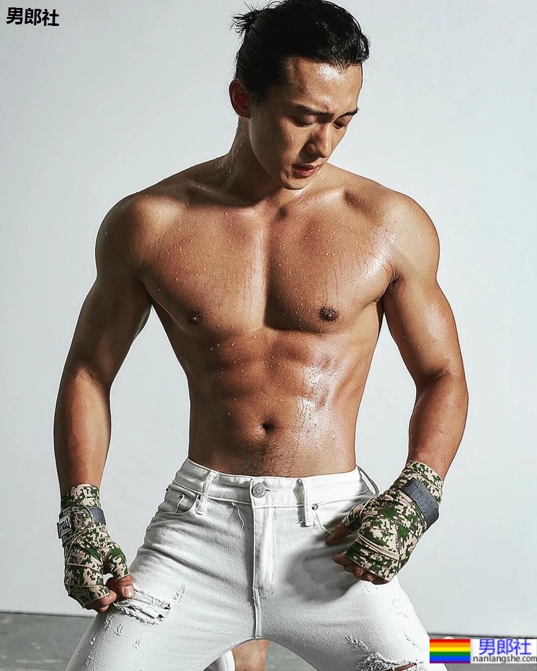 肌肉渣男戚成钢火了!189CM某音长腿男神早期视频被扒,这身子绝了…… - 51虹马 肌肉渣男戚成钢火了!189CM某音长腿男神早期视频被扒,这身子绝了…… - 51虹马