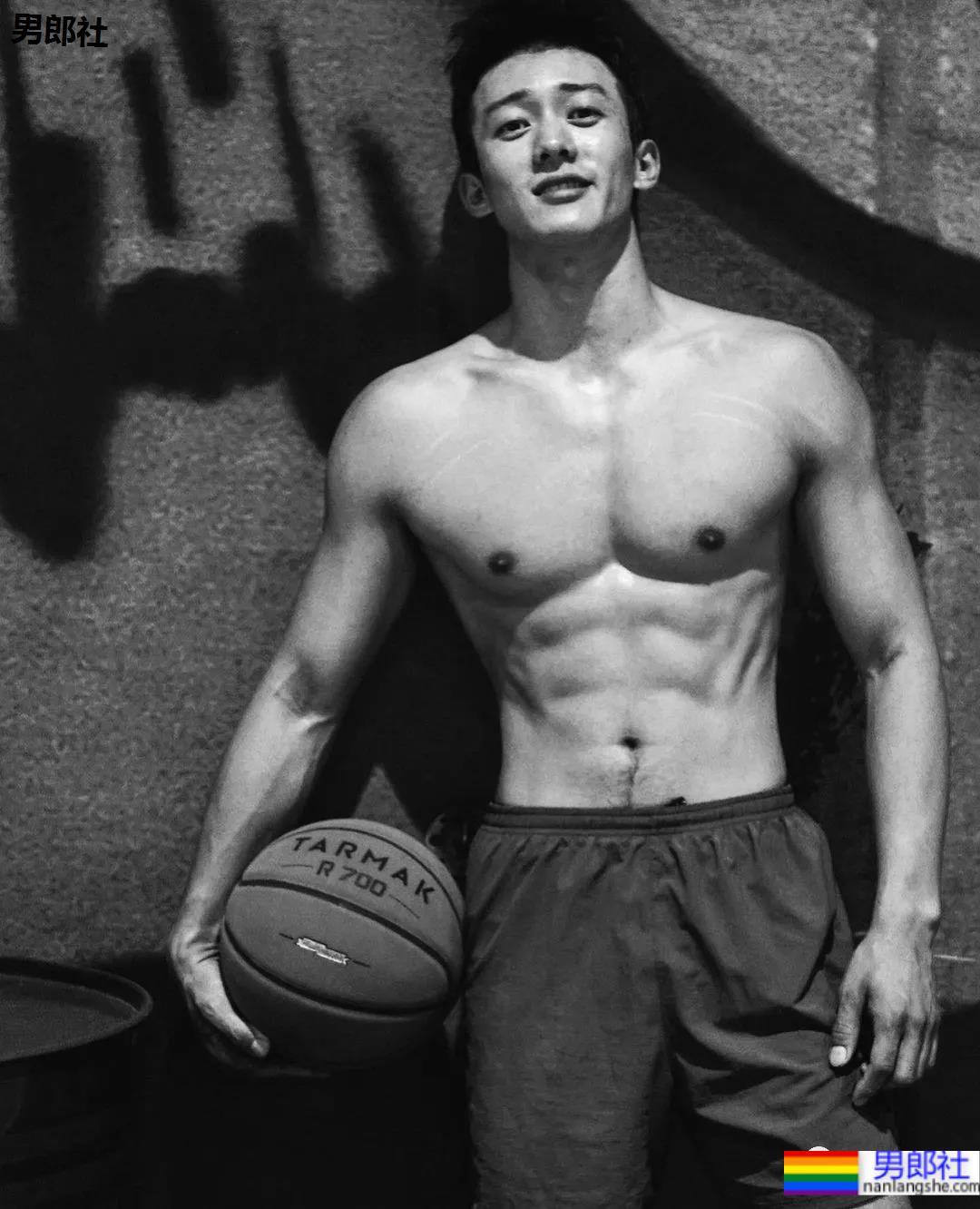 肌肉渣男戚成钢火了!189CM某音长腿男神早期视频被扒,这身子绝了…… - 51虹马 肌肉渣男戚成钢火了!189CM某音长腿男神早期视频被扒,这身子绝了…… - 51虹马