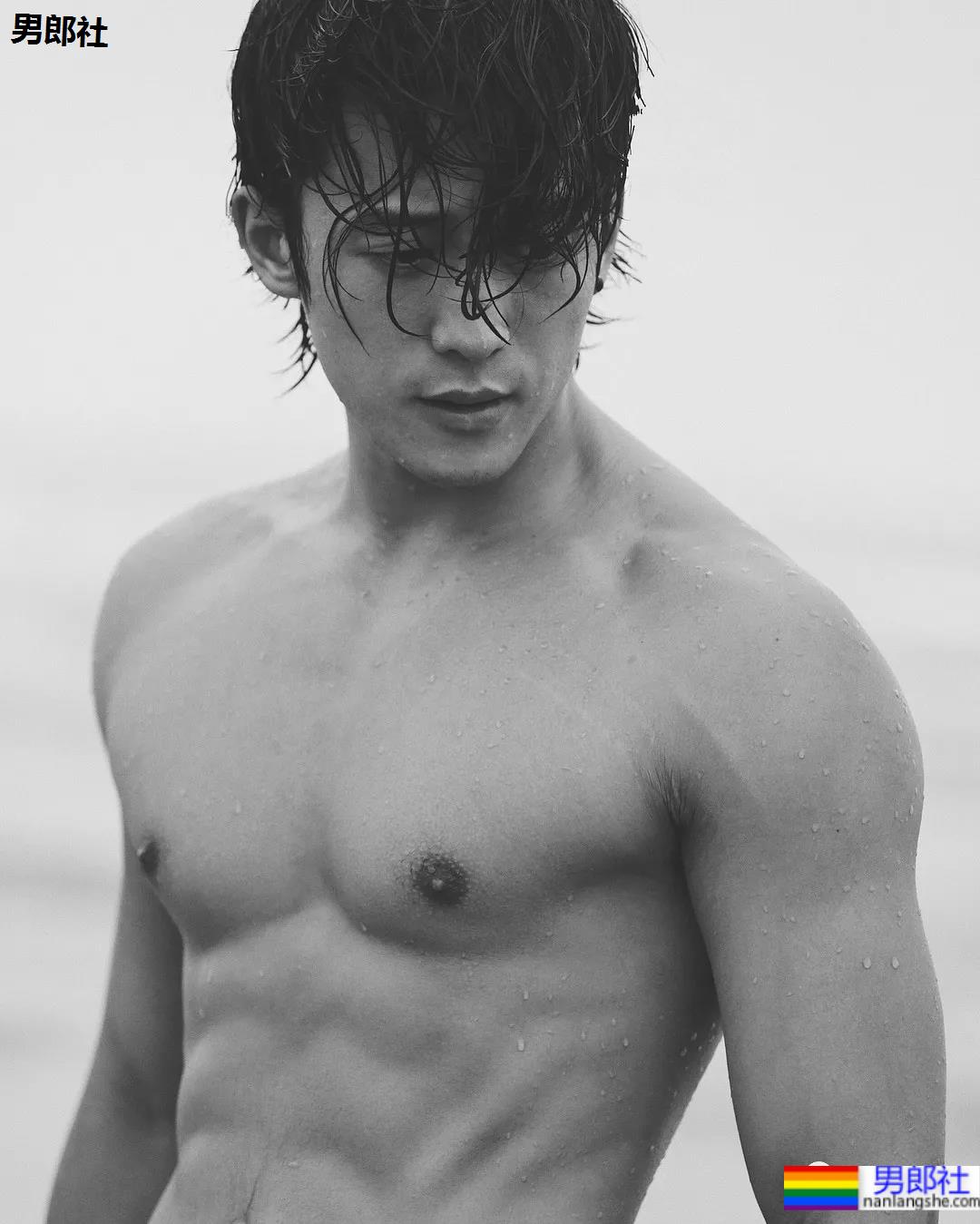 肌肉渣男戚成钢火了!189CM某音长腿男神早期视频被扒,这身子绝了…… - 51虹马 肌肉渣男戚成钢火了!189CM某音长腿男神早期视频被扒,这身子绝了…… - 51虹马