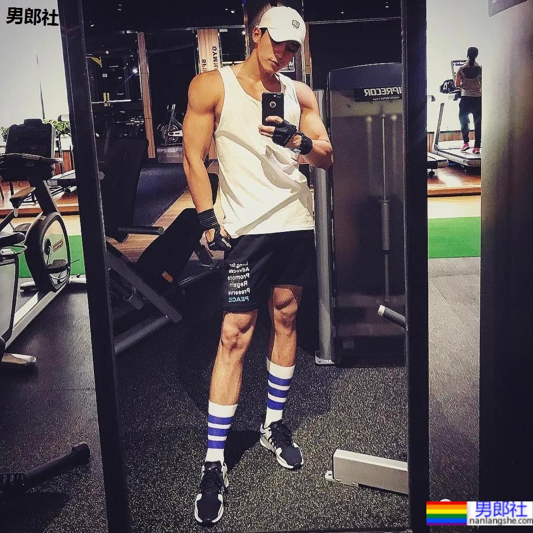 肌肉渣男戚成钢火了!189CM某音长腿男神早期视频被扒,这身子绝了…… - 51虹马 肌肉渣男戚成钢火了!189CM某音长腿男神早期视频被扒,这身子绝了…… - 51虹马