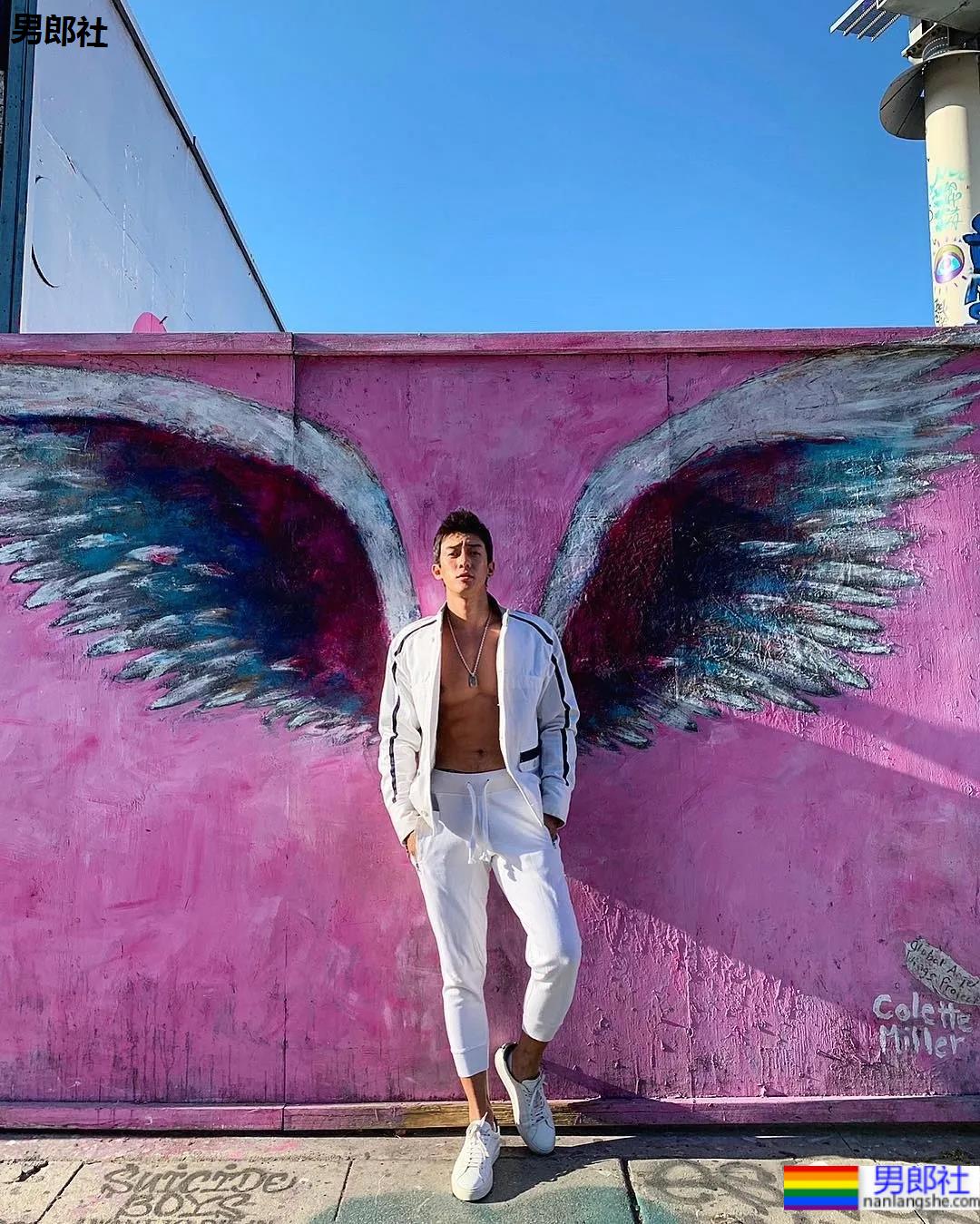 肌肉渣男戚成钢火了!189CM某音长腿男神早期视频被扒,这身子绝了…… - 51虹马 肌肉渣男戚成钢火了!189CM某音长腿男神早期视频被扒,这身子绝了…… - 51虹马