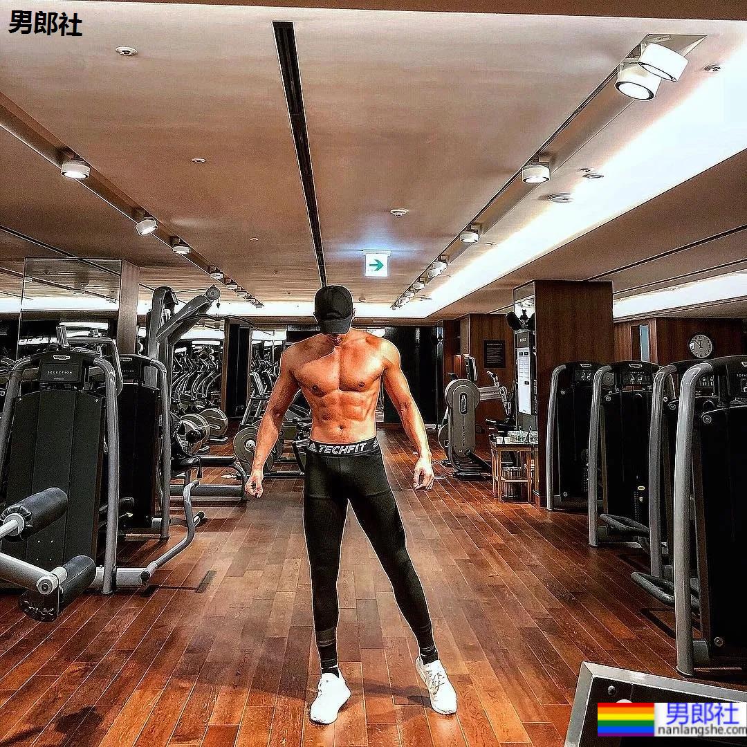 肌肉渣男戚成钢火了!189CM某音长腿男神早期视频被扒,这身子绝了…… - 51虹马 肌肉渣男戚成钢火了!189CM某音长腿男神早期视频被扒,这身子绝了…… - 51虹马