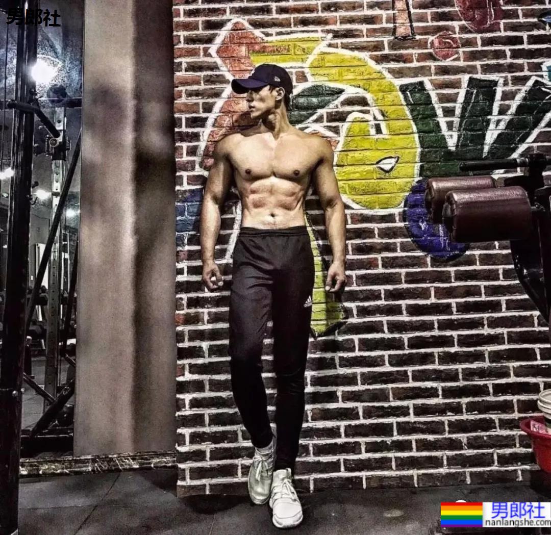 肌肉渣男戚成钢火了!189CM某音长腿男神早期视频被扒,这身子绝了…… - 51虹马 肌肉渣男戚成钢火了!189CM某音长腿男神早期视频被扒,这身子绝了…… - 51虹马