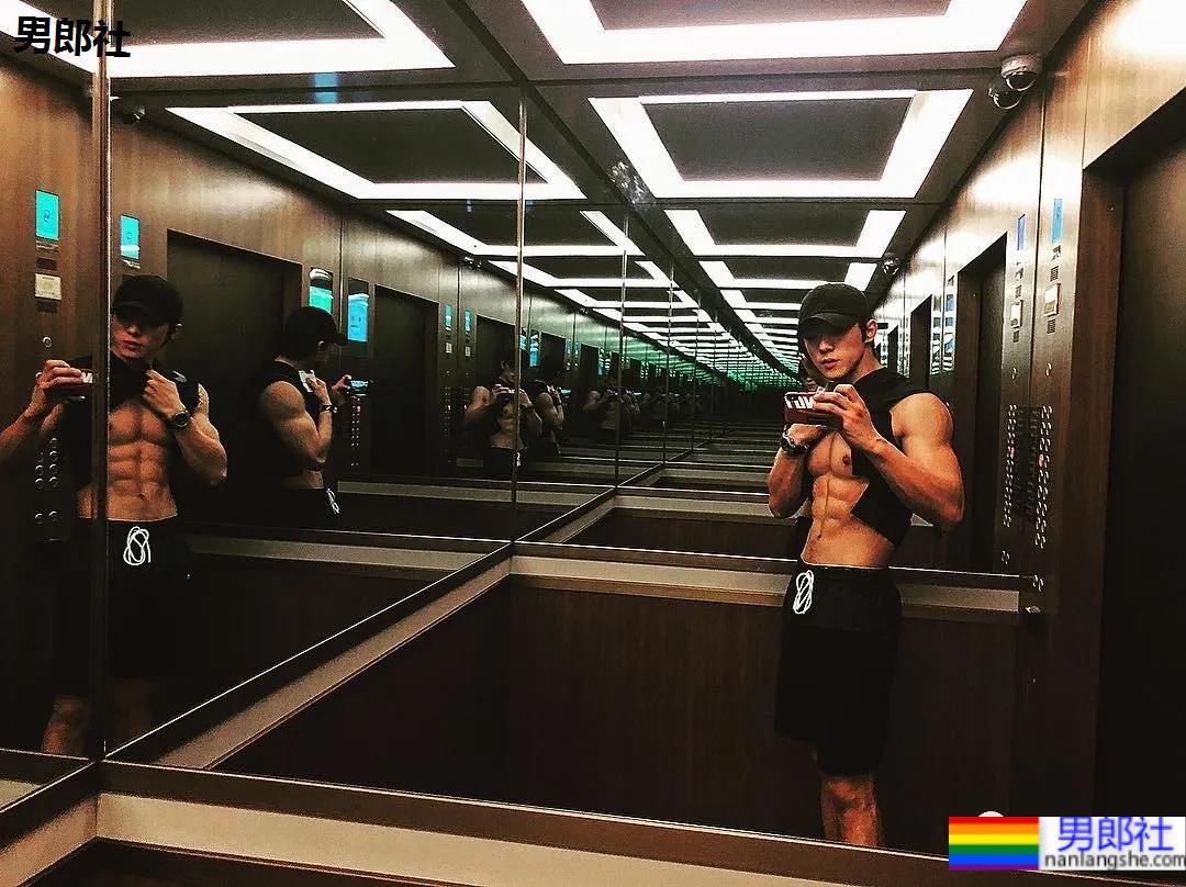 肌肉渣男戚成钢火了!189CM某音长腿男神早期视频被扒,这身子绝了…… - 51虹马 肌肉渣男戚成钢火了!189CM某音长腿男神早期视频被扒,这身子绝了…… - 51虹马