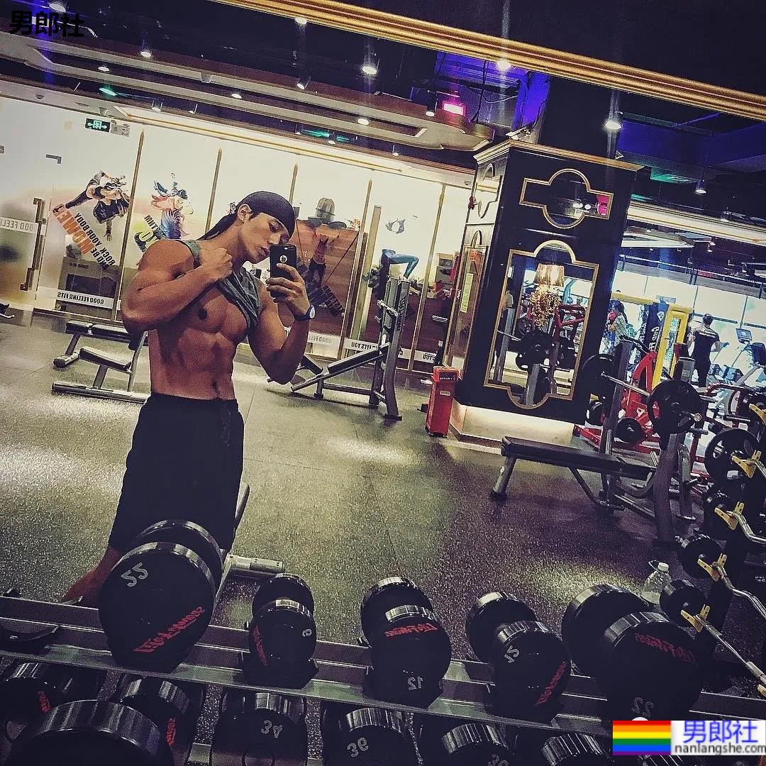 肌肉渣男戚成钢火了!189CM某音长腿男神早期视频被扒,这身子绝了…… - 51虹马 肌肉渣男戚成钢火了!189CM某音长腿男神早期视频被扒,这身子绝了…… - 51虹马