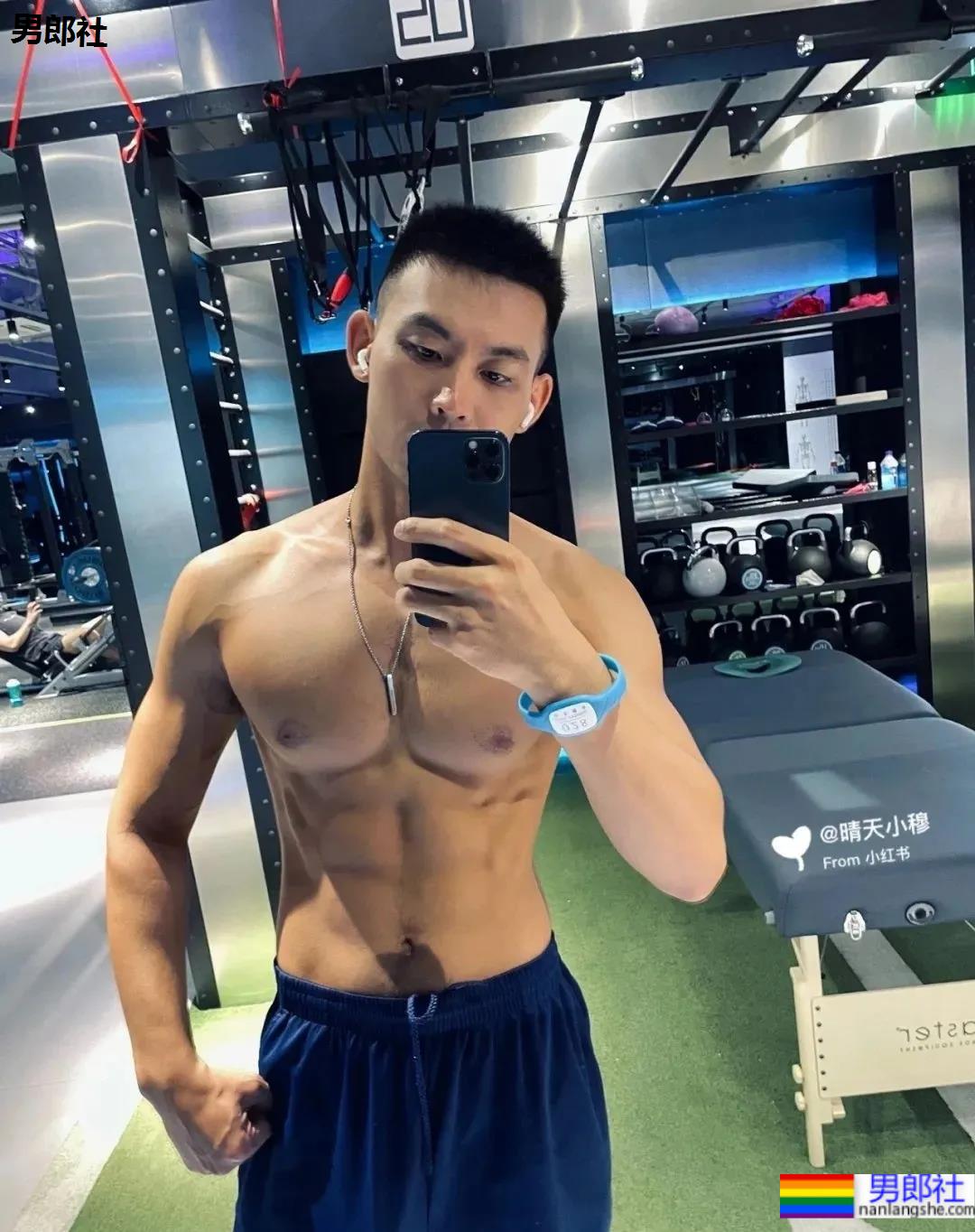 北京肌肉教练爆红推特，参加水上肌肉趴又火了！ - 51虹马