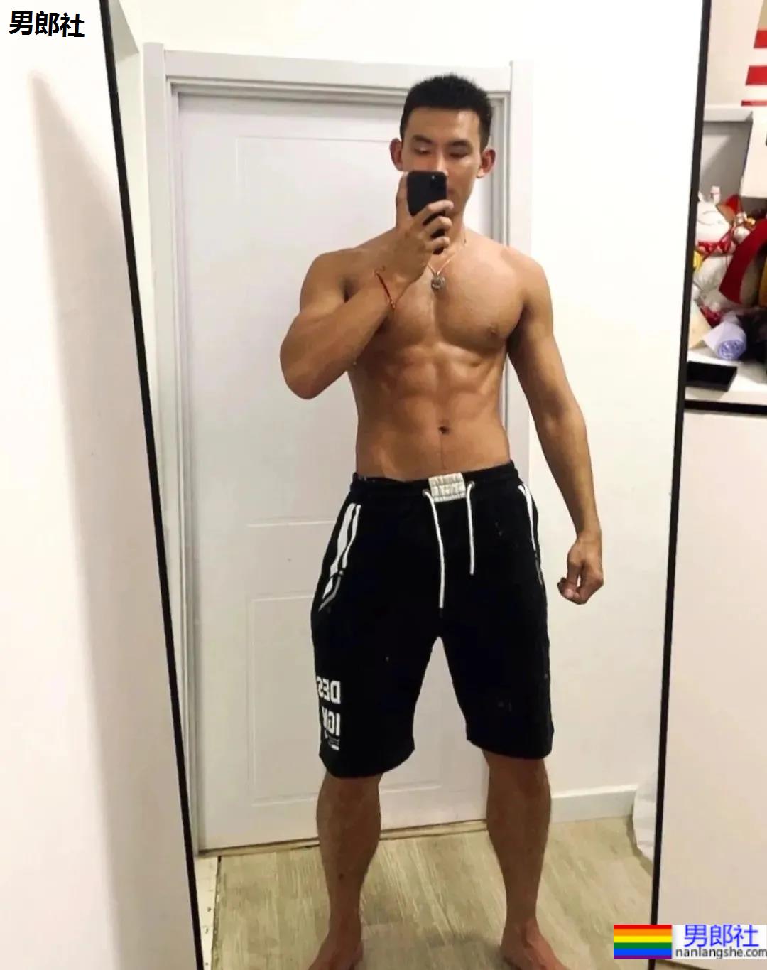 北京肌肉教练爆红推特，参加水上肌肉趴又火了！ - 51虹马