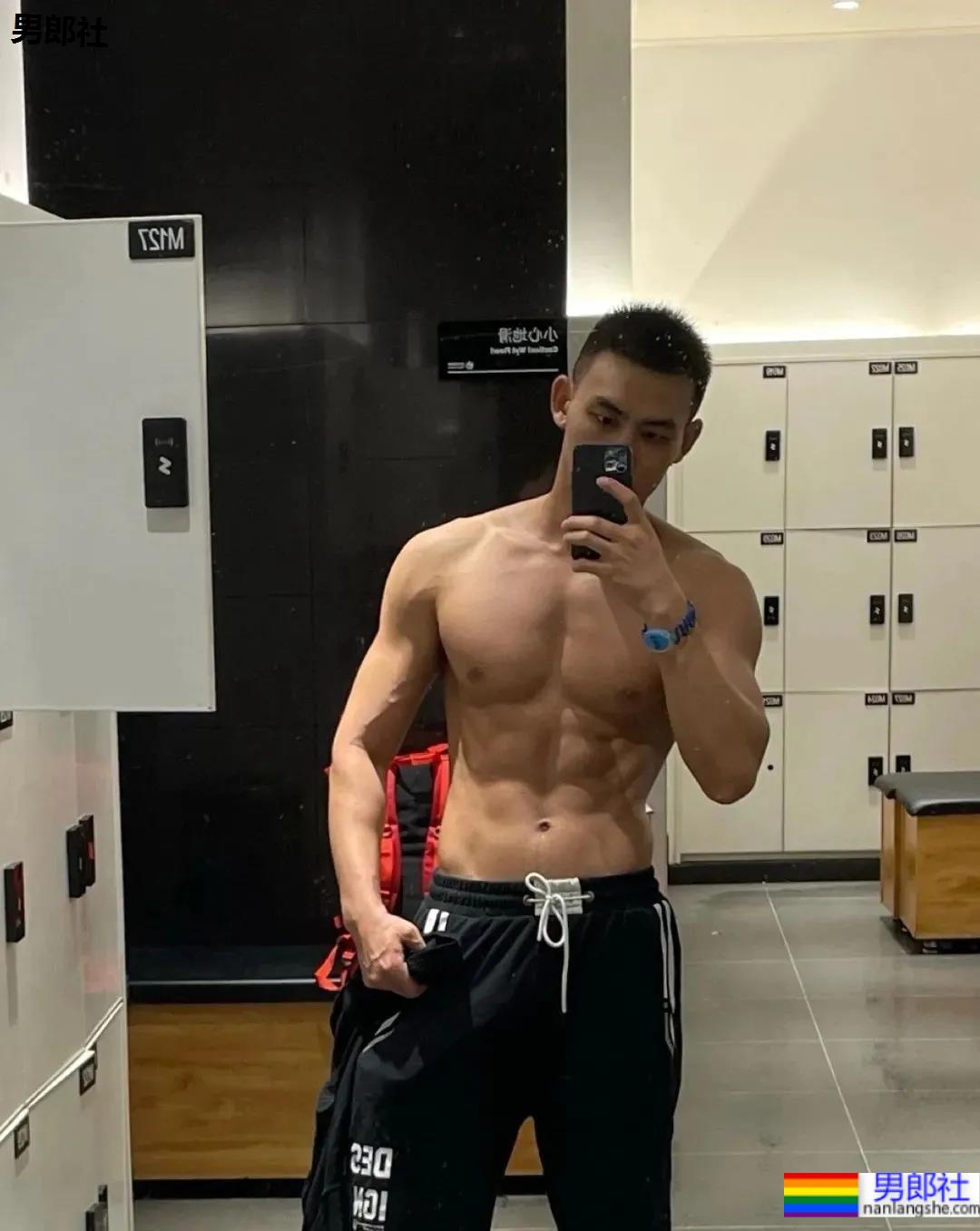 北京肌肉教练爆红推特，参加水上肌肉趴又火了！ - 51虹马