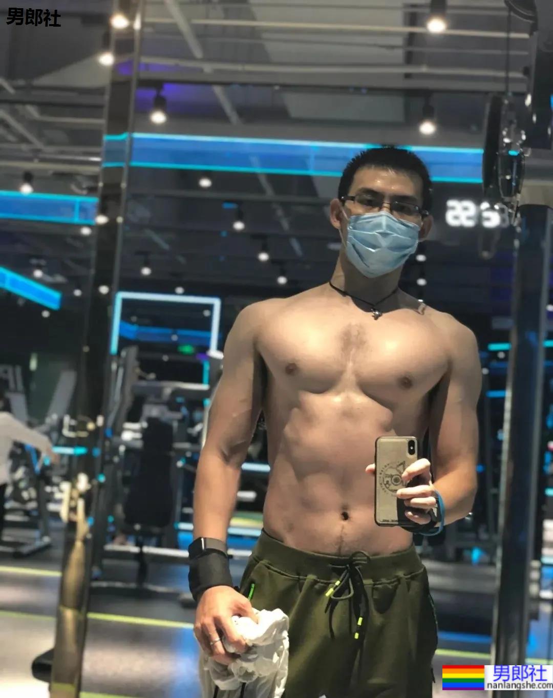 北京肌肉教练爆红推特，参加水上肌肉趴又火了！ - 51虹马