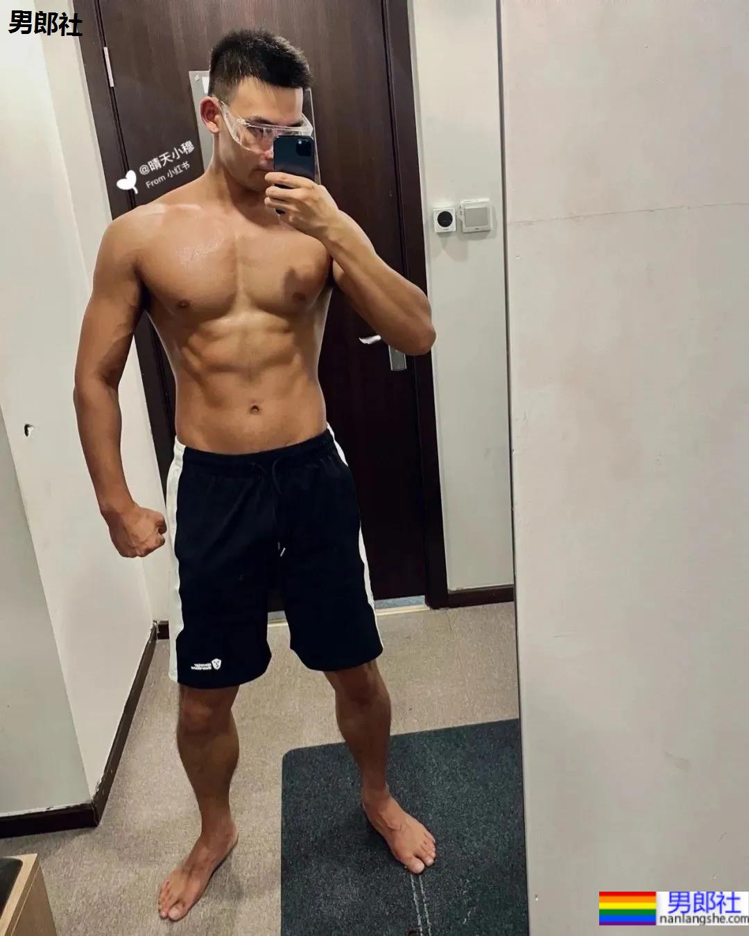 北京肌肉教练爆红推特，参加水上肌肉趴又火了！ - 51虹马