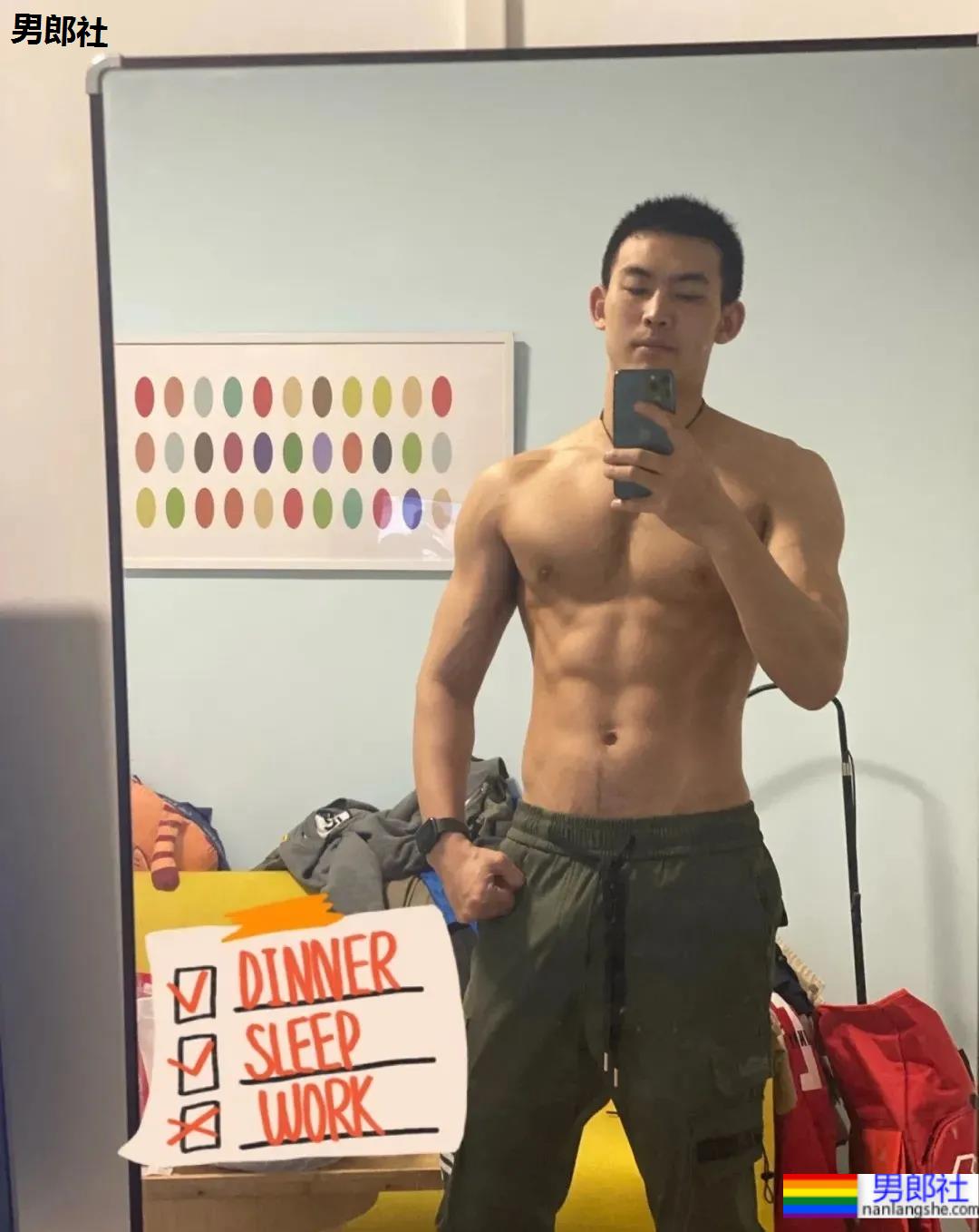 北京肌肉教练爆红推特，参加水上肌肉趴又火了！ - 51虹马