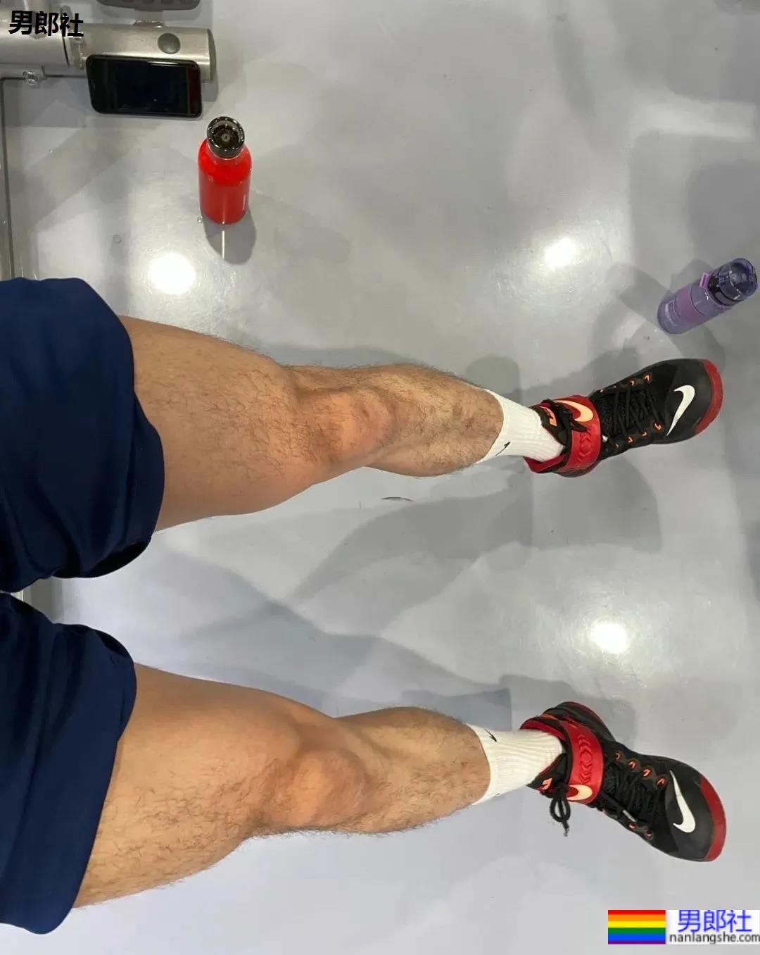 北京肌肉教练爆红推特，参加水上肌肉趴又火了！ - 51虹马