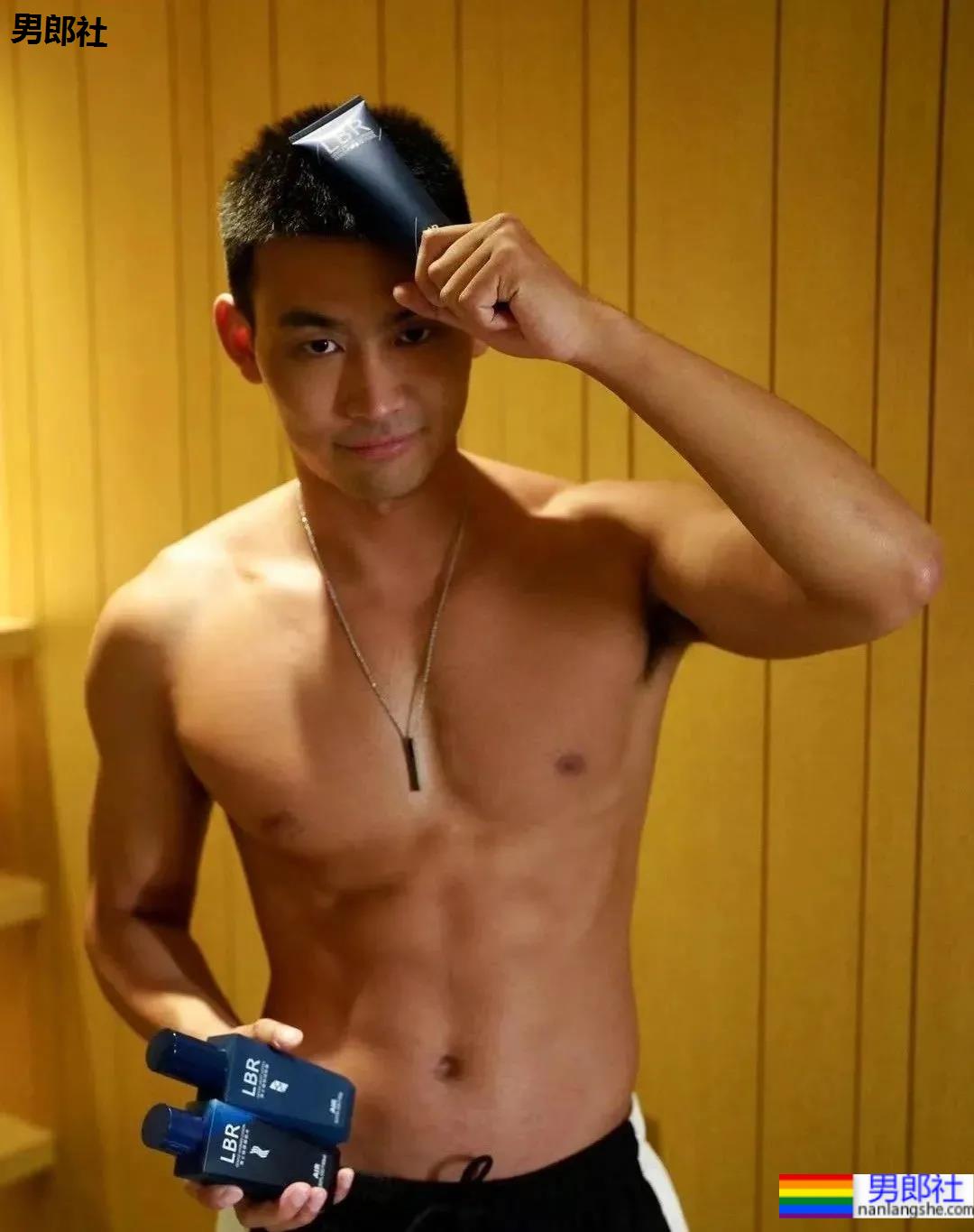 北京肌肉教练爆红推特，参加水上肌肉趴又火了！ - 51虹马