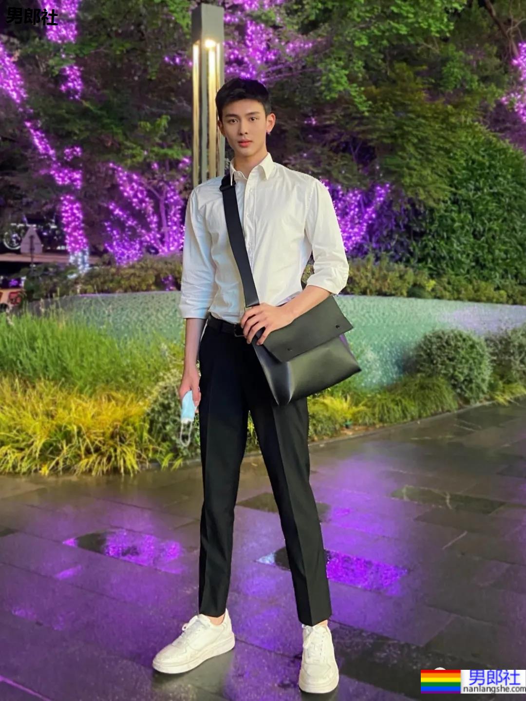 00后大长腿清秀小哥，这颜值像极了初恋的模样！ - 51虹马