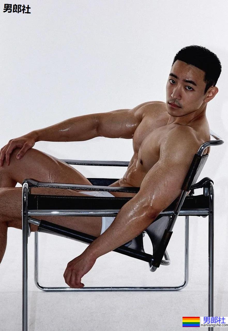 正装肌肉小哥引发舔屏,曾经的“素人整容模板”身材好成这样了! - 51虹马 正装肌肉小哥引发舔屏,曾经的“素人整容模板”身材好成这样了! - 51虹马