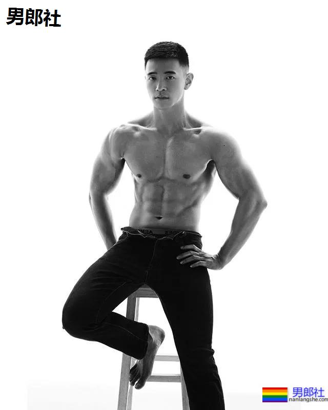 正装肌肉小哥引发舔屏,曾经的“素人整容模板”身材好成这样了! - 51虹马 正装肌肉小哥引发舔屏,曾经的“素人整容模板”身材好成这样了! - 51虹马