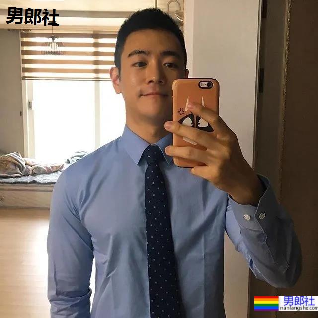 正装肌肉小哥引发舔屏,曾经的“素人整容模板”身材好成这样了! - 51虹马 正装肌肉小哥引发舔屏,曾经的“素人整容模板”身材好成这样了! - 51虹马