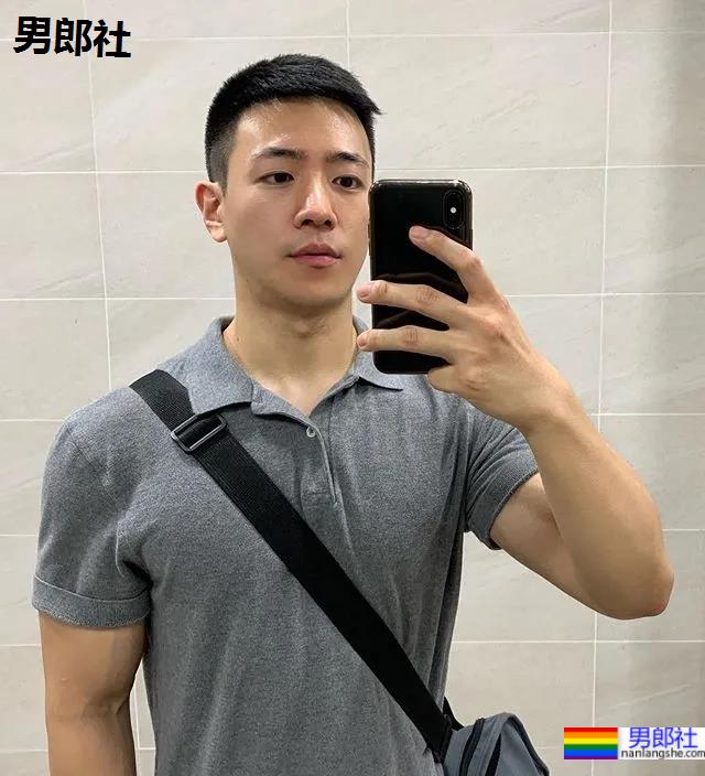 正装肌肉小哥引发舔屏,曾经的“素人整容模板”身材好成这样了! - 51虹马 正装肌肉小哥引发舔屏,曾经的“素人整容模板”身材好成这样了! - 51虹马