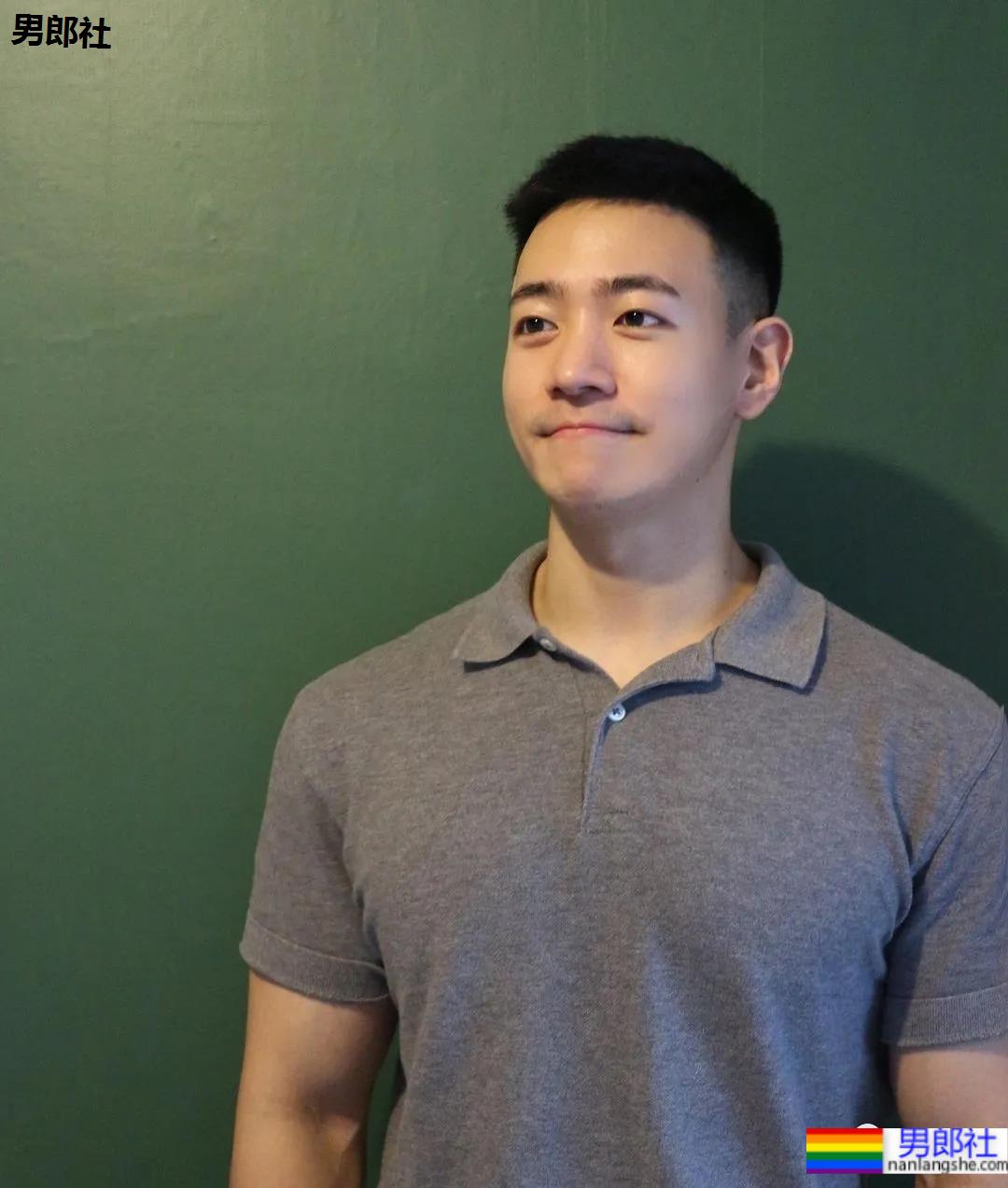 正装肌肉小哥引发舔屏,曾经的“素人整容模板”身材好成这样了! - 51虹马 正装肌肉小哥引发舔屏,曾经的“素人整容模板”身材好成这样了! - 51虹马