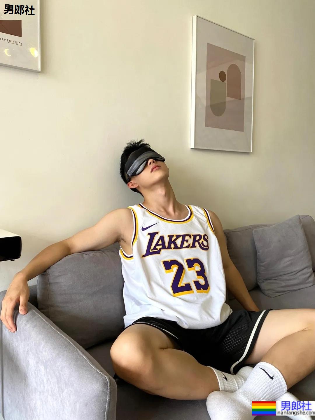 当短发球服小哥有了新玩具,是奶还是狼? - 51虹马 当短发球服小哥有了新玩具,是奶还是狼? - 51虹马