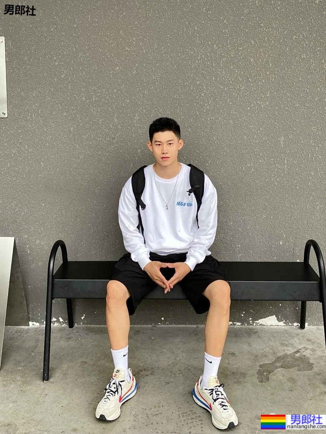 当短发球服小哥有了新玩具,是奶还是狼? - 51虹马 当短发球服小哥有了新玩具,是奶还是狼? - 51虹马