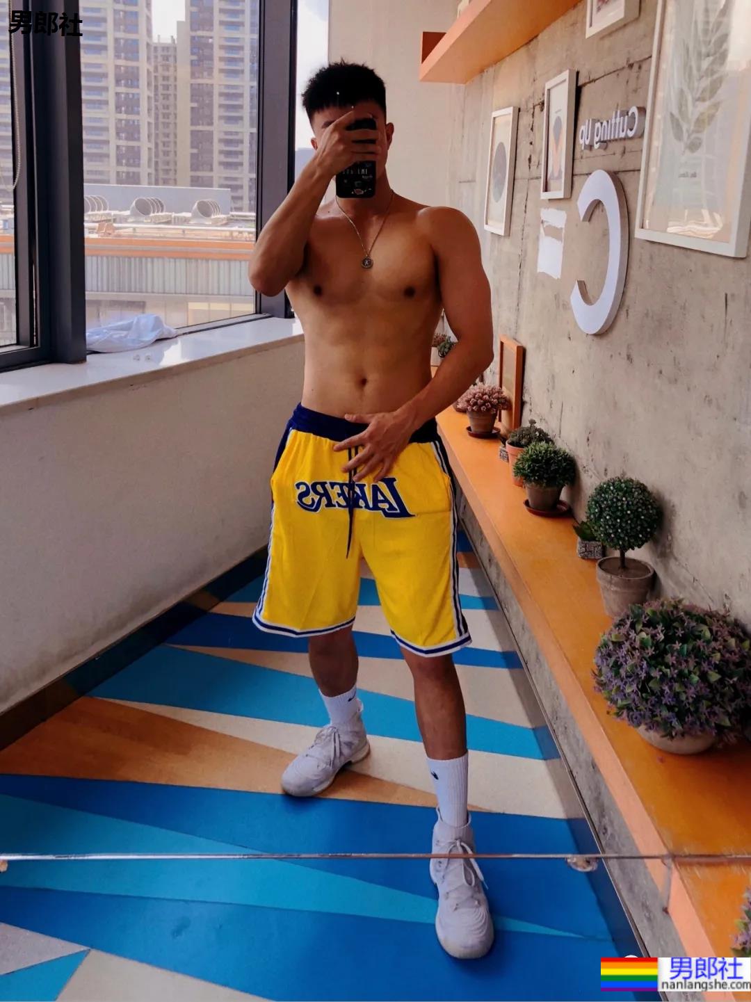 六块腹肌体育生私教，你要做他的健身CP吗？-51虹马