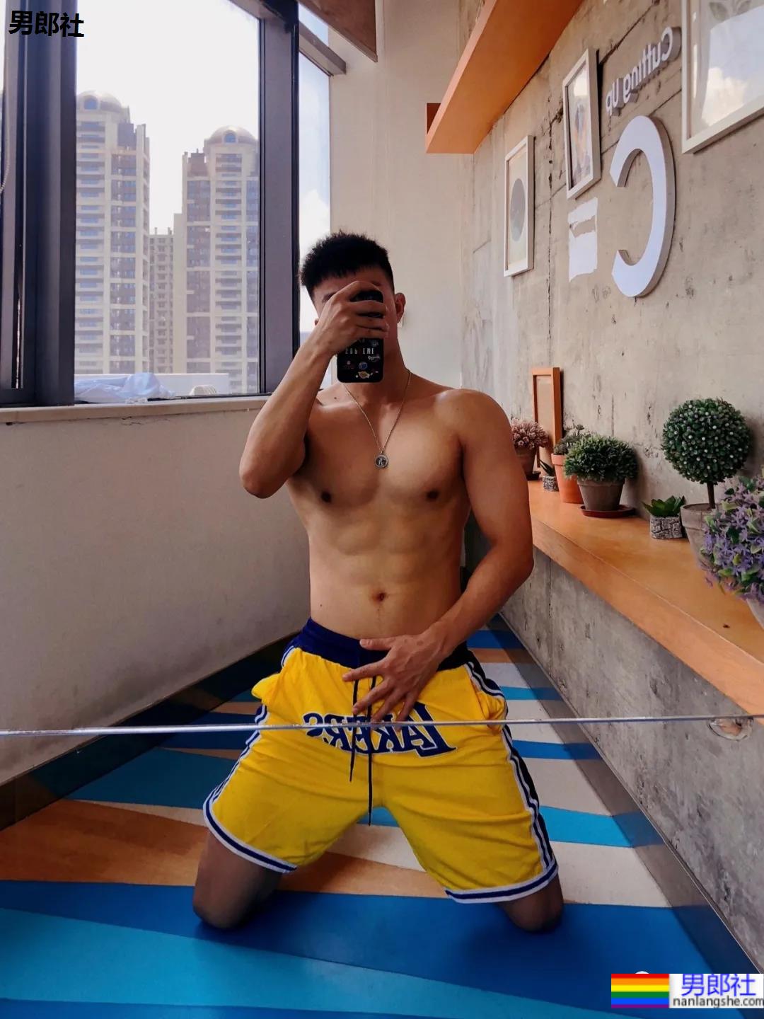 六块腹肌体育生私教,你要做他的健身CP吗? - 51虹马 六块腹肌体育生私教,你要做他的健身CP吗? - 51虹马