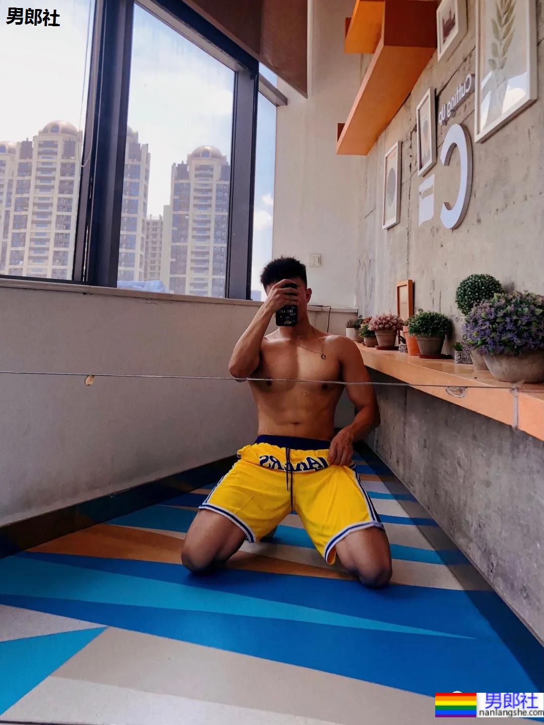 六块腹肌体育生私教,你要做他的健身CP吗? - 51虹马 六块腹肌体育生私教,你要做他的健身CP吗? - 51虹马