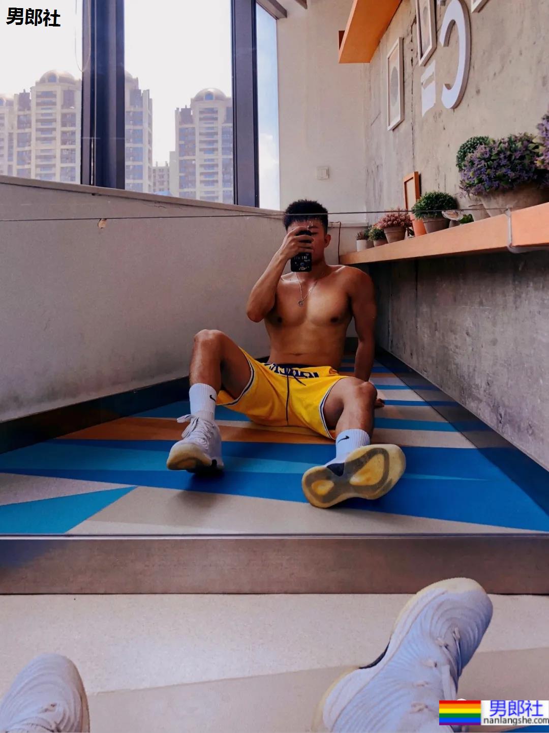 六块腹肌体育生私教,你要做他的健身CP吗? - 51虹马 六块腹肌体育生私教,你要做他的健身CP吗? - 51虹马