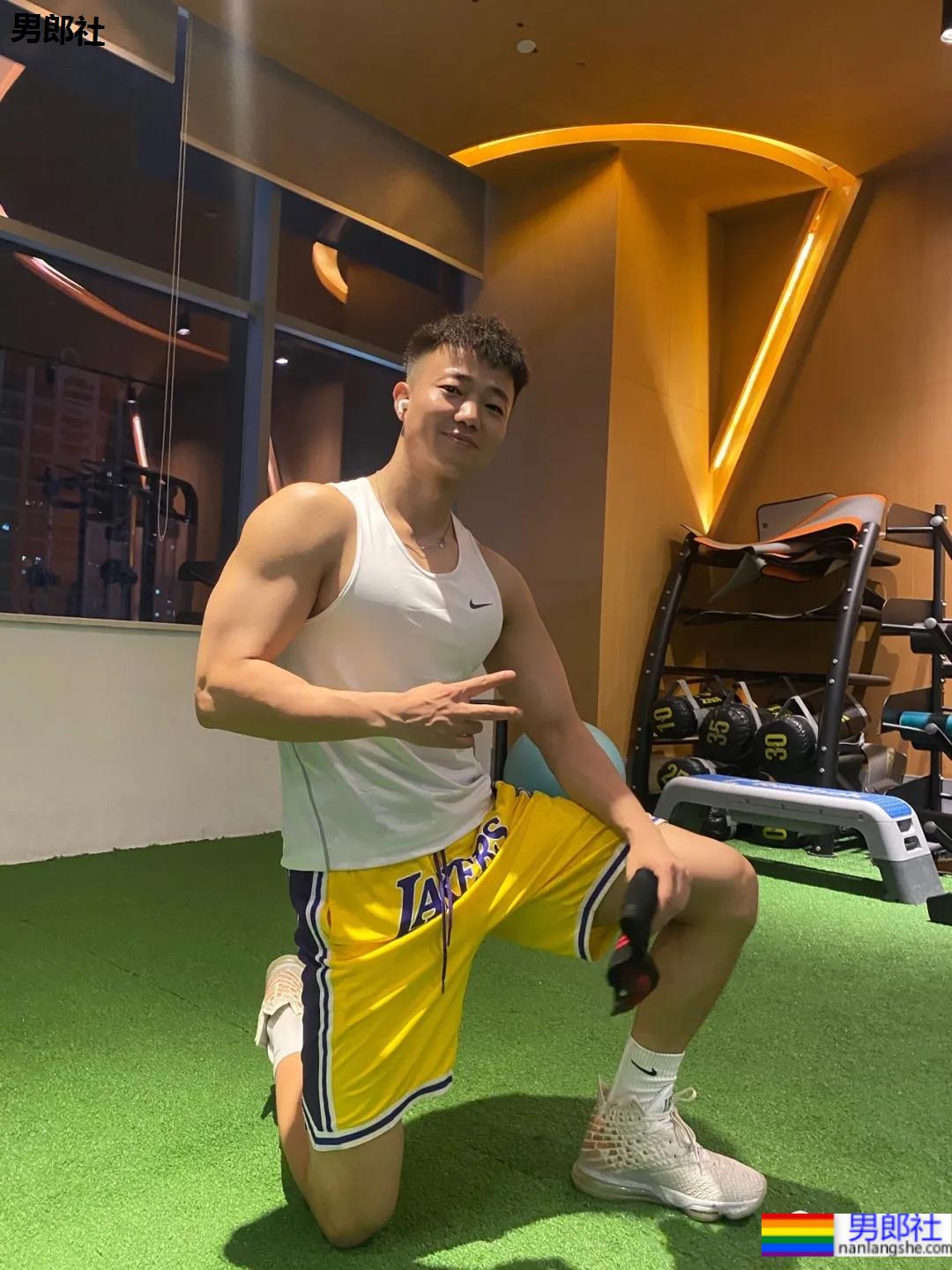 六块腹肌体育生私教,你要做他的健身CP吗? - 51虹马 六块腹肌体育生私教,你要做他的健身CP吗? - 51虹马