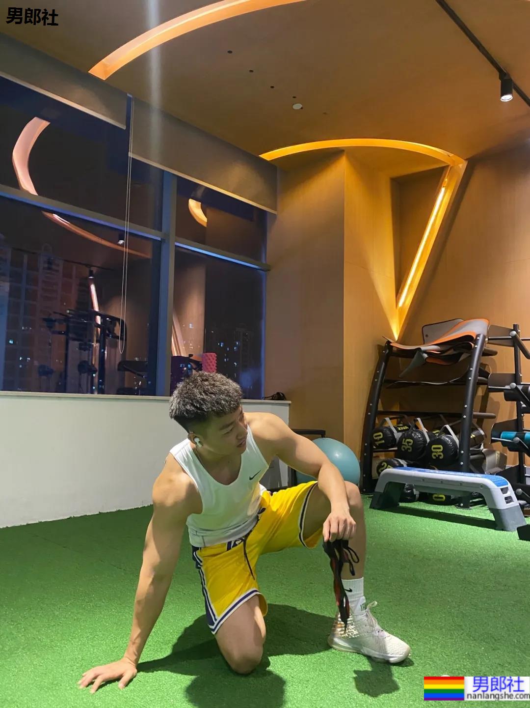 六块腹肌体育生私教,你要做他的健身CP吗? - 51虹马 六块腹肌体育生私教,你要做他的健身CP吗? - 51虹马