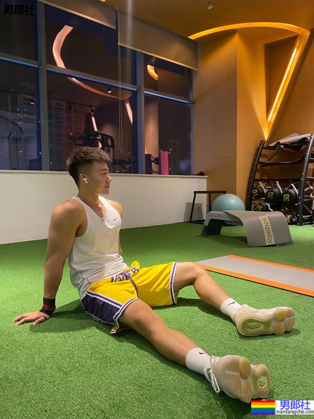 六块腹肌体育生私教,你要做他的健身CP吗? - 51虹马 六块腹肌体育生私教,你要做他的健身CP吗? - 51虹马