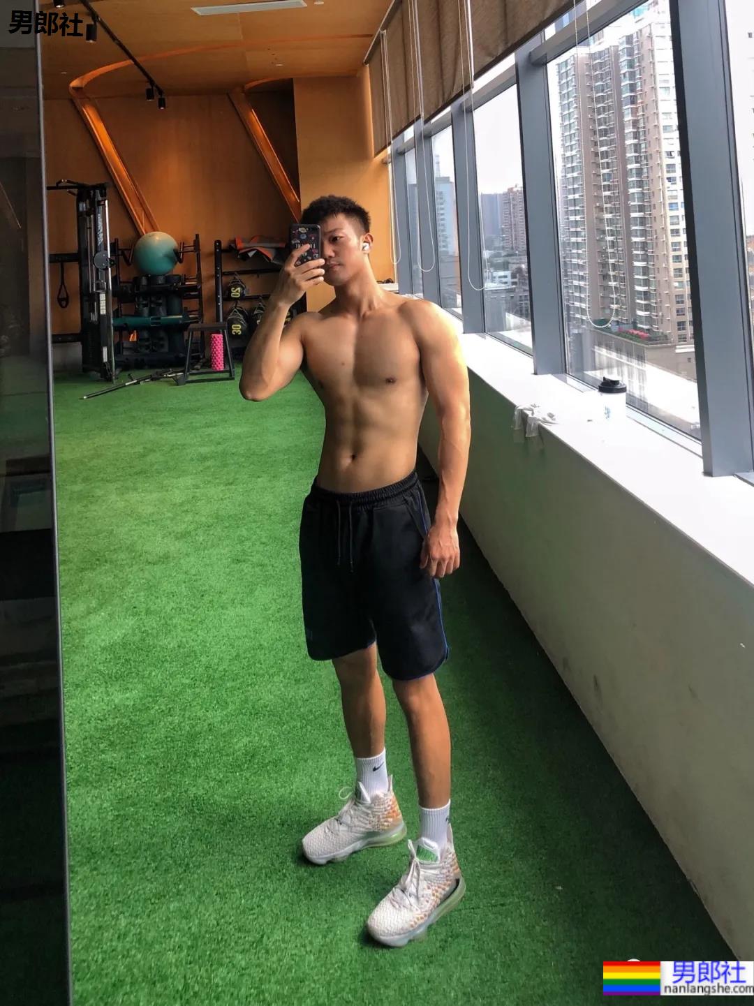 六块腹肌体育生私教,你要做他的健身CP吗? - 51虹马 六块腹肌体育生私教,你要做他的健身CP吗? - 51虹马