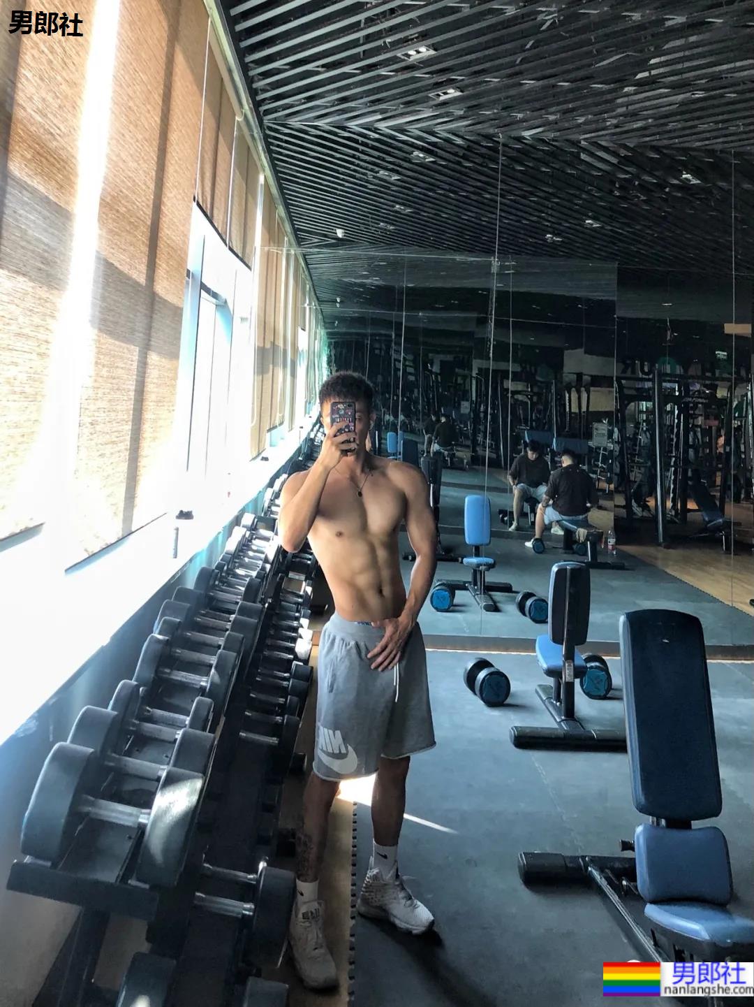 六块腹肌体育生私教,你要做他的健身CP吗? - 51虹马 六块腹肌体育生私教,你要做他的健身CP吗? - 51虹马