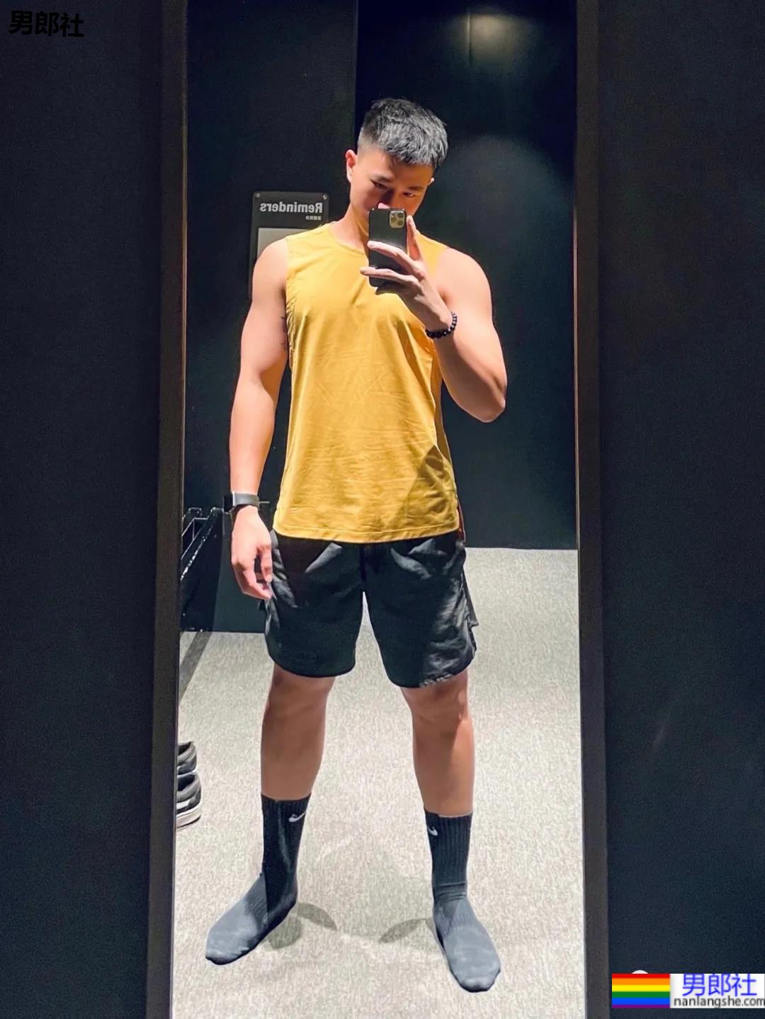 当白净健气小奶狗掌握了“流量密码”，自拍照不是一般的吸引人！ - 51虹马