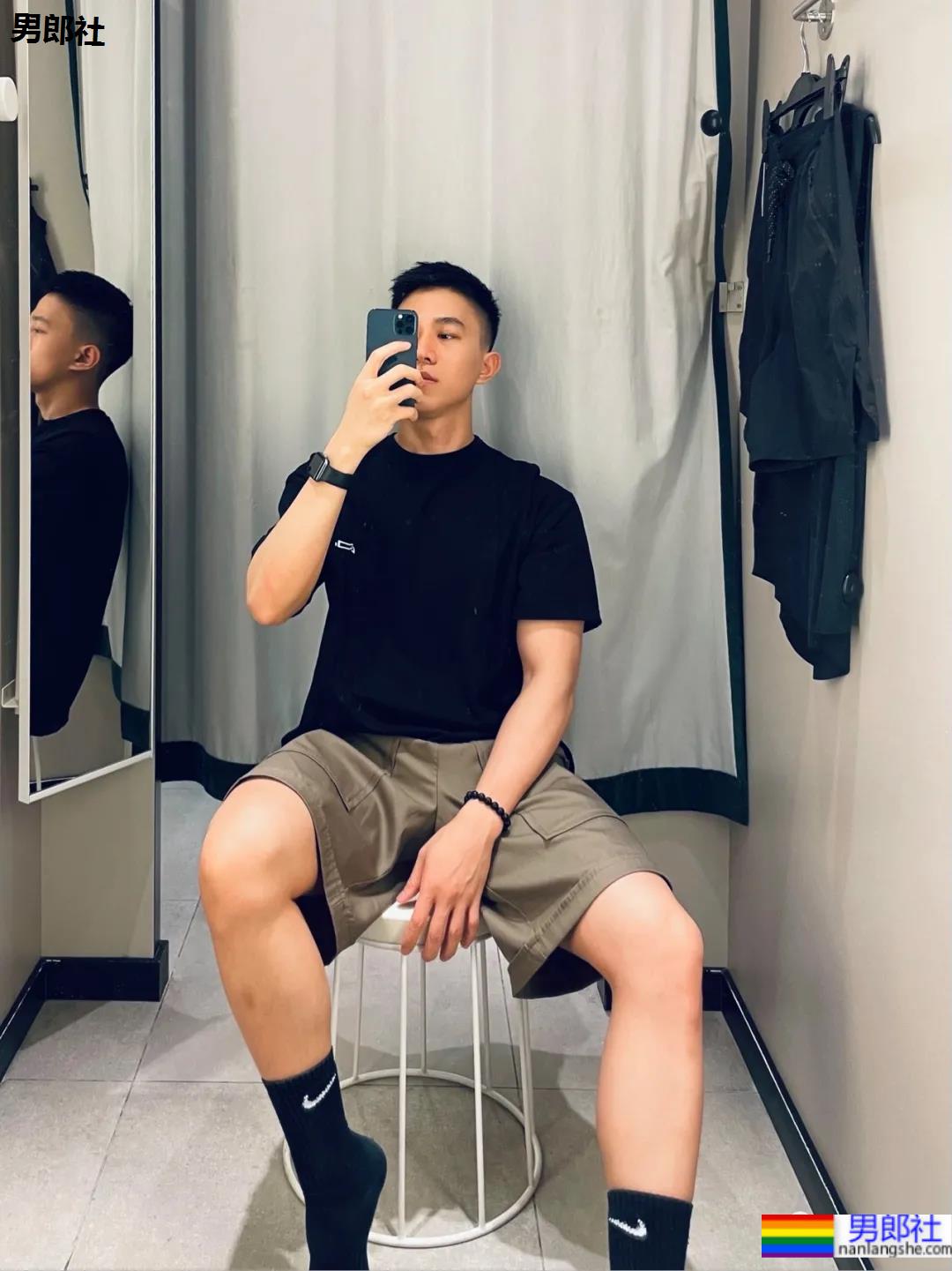 当白净健气小奶狗掌握了“流量密码”，自拍照不是一般的吸引人！ - 51虹马