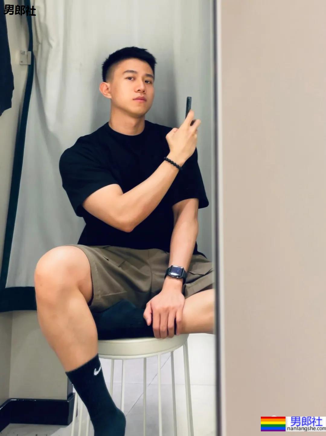 当白净健气小奶狗掌握了“流量密码”，自拍照不是一般的吸引人！ - 51虹马