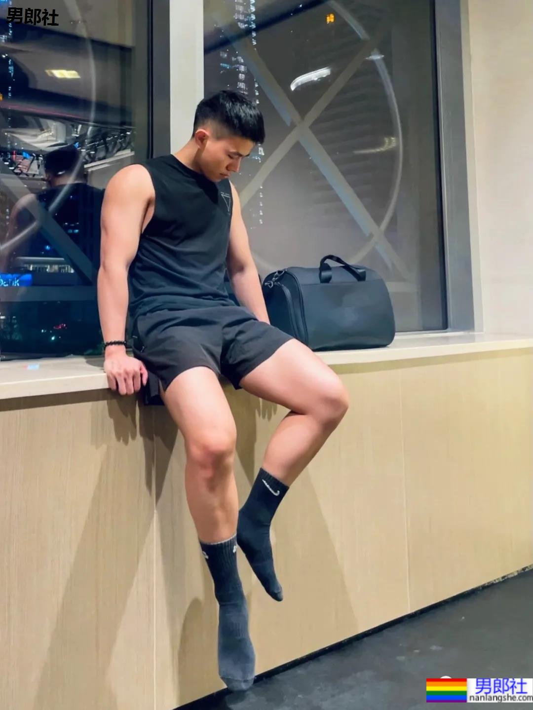 当白净健气小奶狗掌握了“流量密码”，自拍照不是一般的吸引人！ - 51虹马