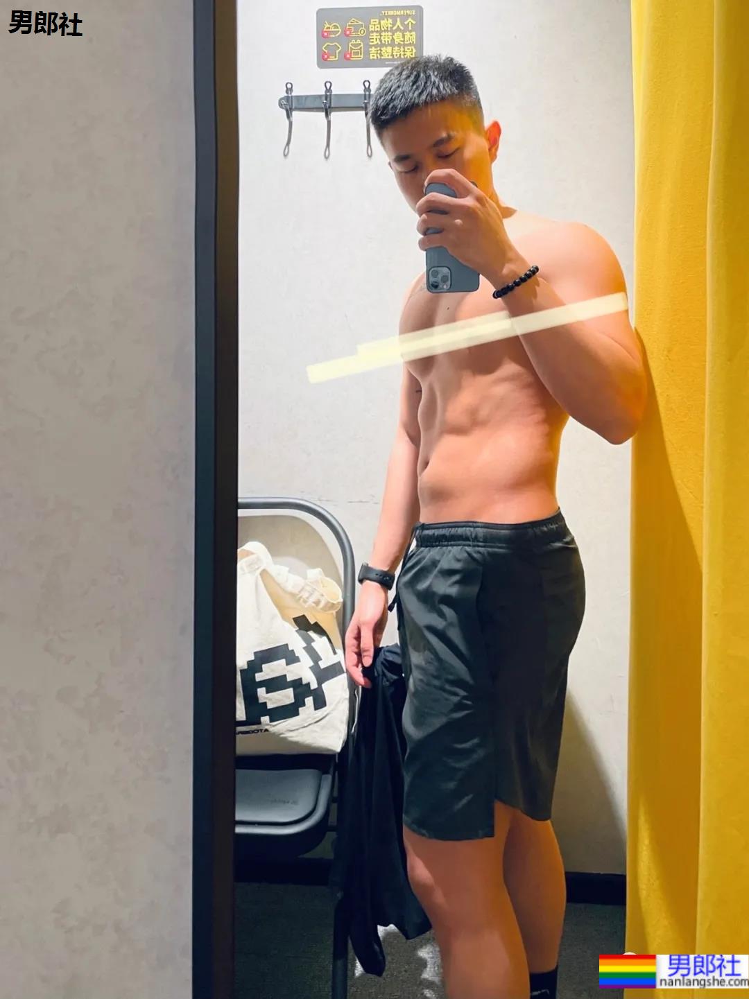 当白净健气小奶狗掌握了“流量密码”，自拍照不是一般的吸引人！ - 51虹马