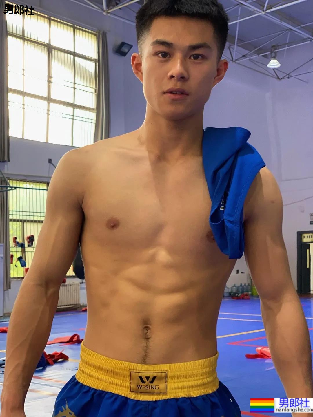 寸头体育生打你，会还手吗 - 51虹马