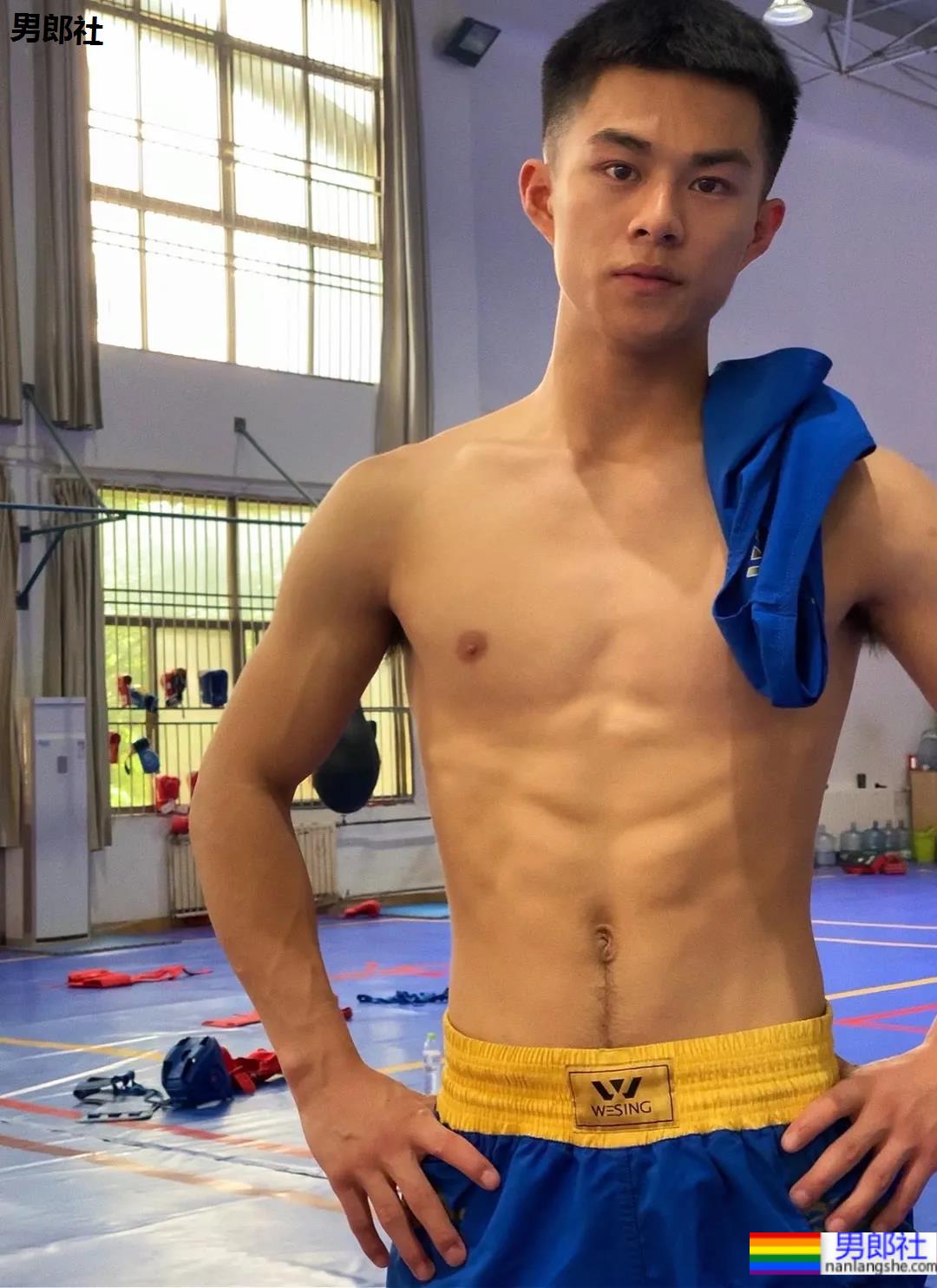 寸头体育生打你，会还手吗 - 51虹马