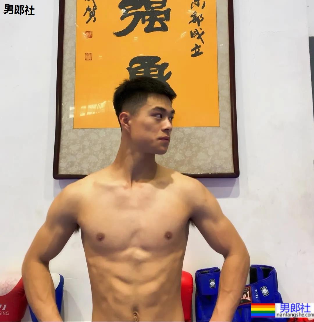 寸头体育生打你，会还手吗 - 51虹马