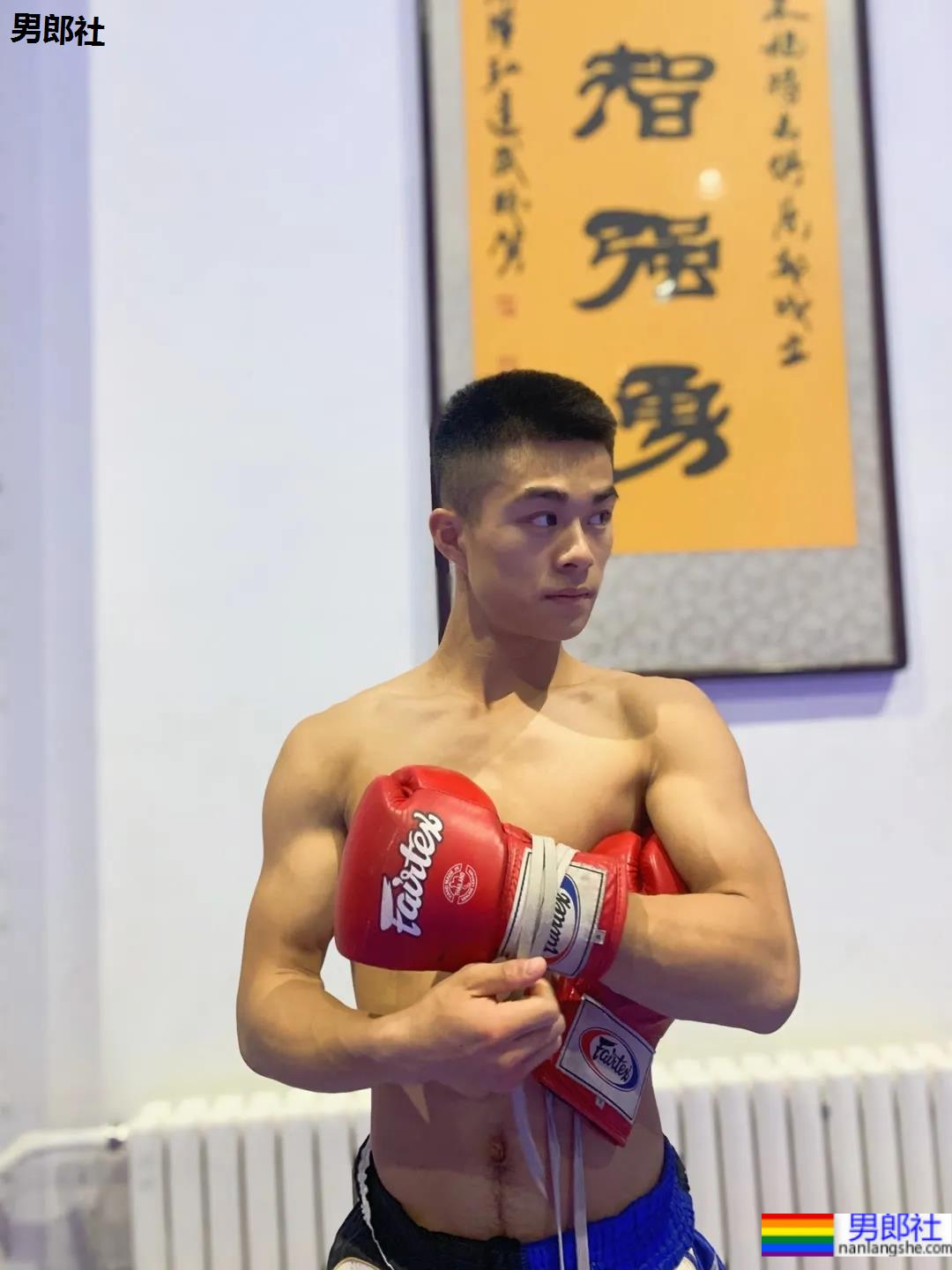 寸头体育生打你，会还手吗 - 51虹马