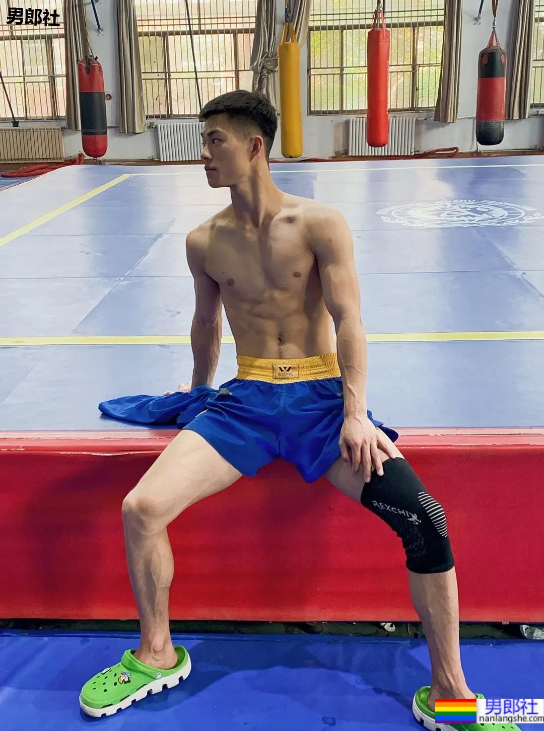 寸头体育生打你，会还手吗 - 51虹马