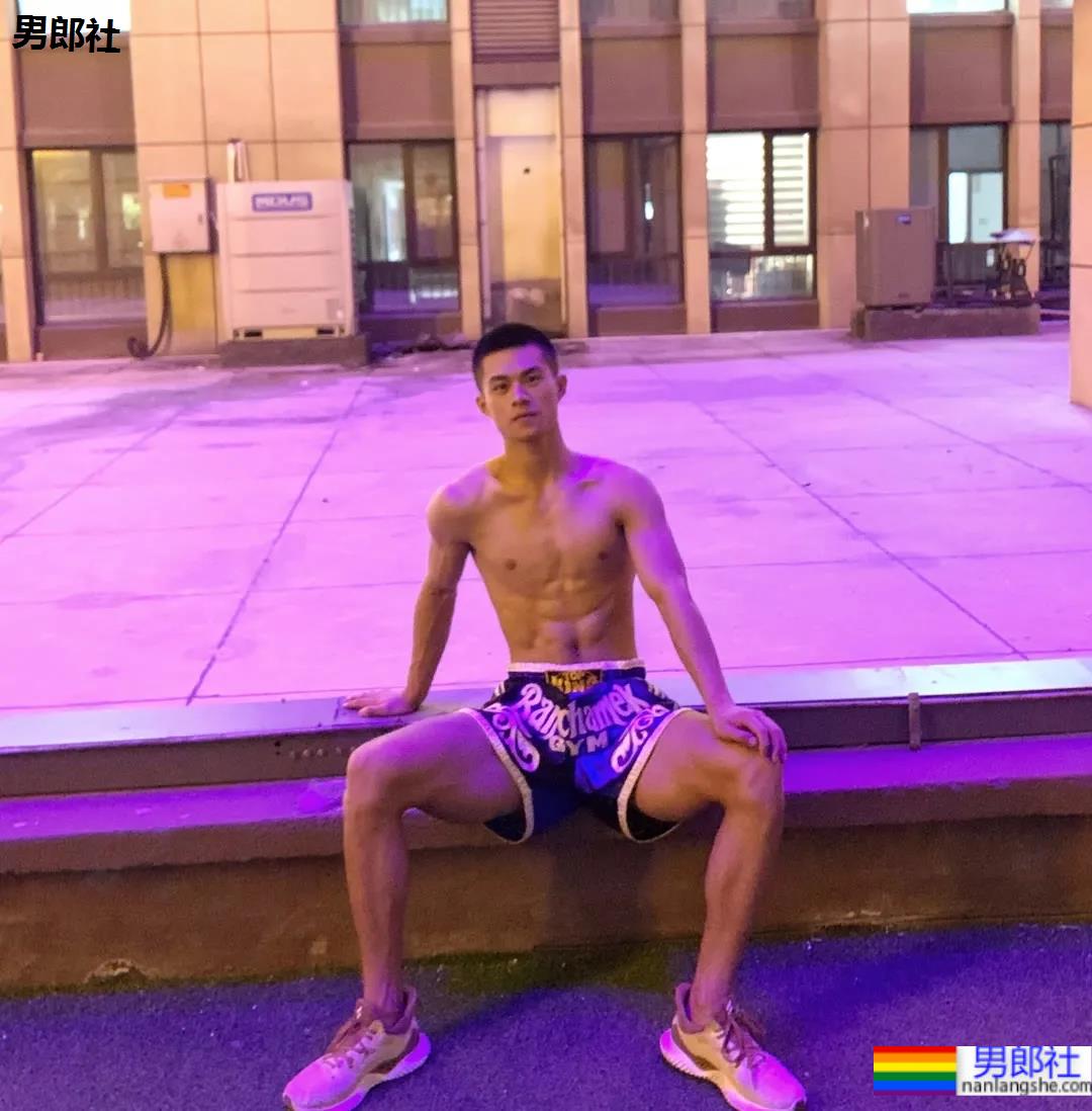 寸头体育生打你，会还手吗 - 51虹马