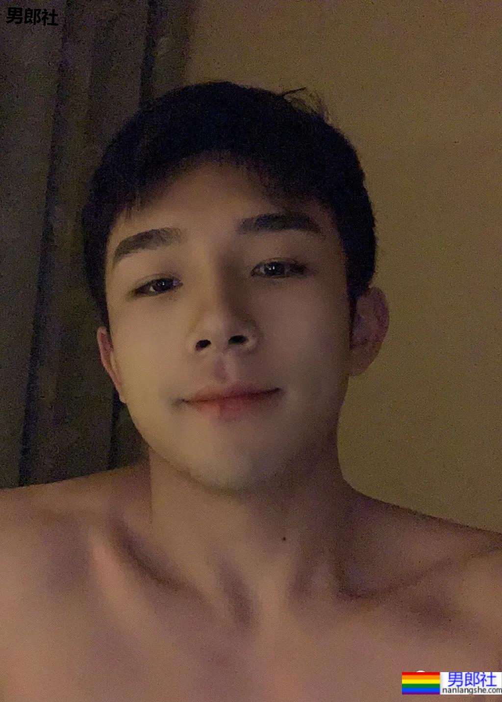 00后武术体育生火了!穿泳裤拍腱子肉写真,好一个翘屁嫩男! - 51虹马 00后武术体育生火了!穿泳裤拍腱子肉写真,好一个翘屁嫩男! - 51虹马